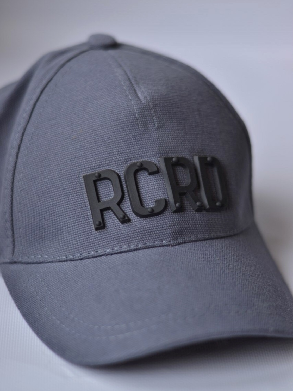 Чоловіча бейсболка в сірому кольорі "RCRD"